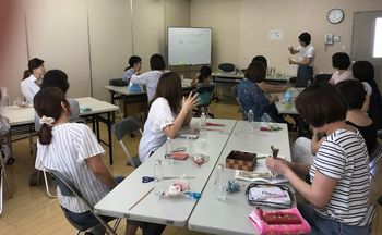コープネット高田東:親子で仲良く「ハーバリウム講習会」