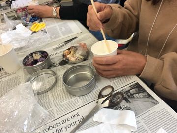 奈良西コープ委員会:フラワーアロマストーン作り