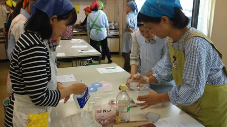 コープネット斑鳩・安堵:バスで行く!治道トマトの産地見学とケチャップ作り