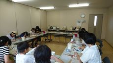 コープネット葛城:親子で仲良く“グラスアート”を作ろう♪