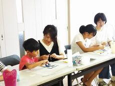 コープネット葛城:親子で仲良く“グラスアート”を作ろう♪