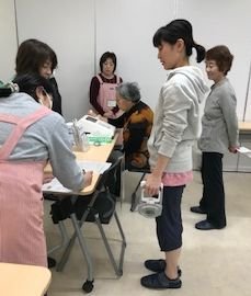 西の京コープ委員会：「大人の体操」みんなで気持ちよく身体を動かしました