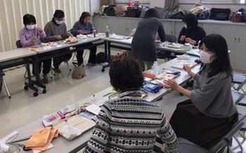 郡山西コープ委員会：“ハーバリウム”でボトルとネックレスを作りました！