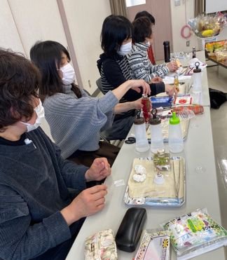 郡山西コープ委員会:“ハーバリウム”でボトルとネックレスを作りました!