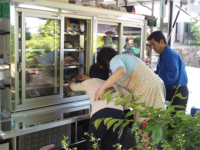 「コープあったか便移動店舗2号車」の運行がスタートしました