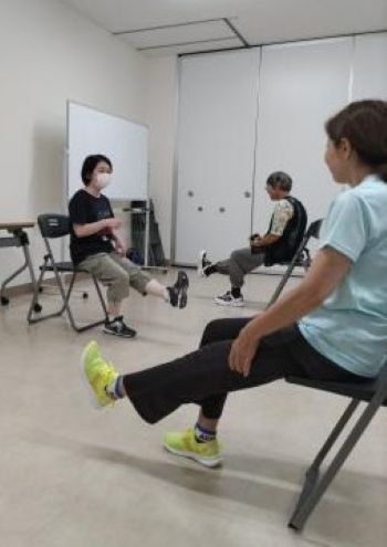 6.1大人の体操画像2.jpg