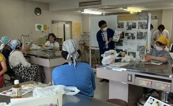 6.18柿の葉ずしの葉巻体験とくずもち作り2.jpg