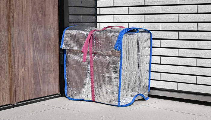 直接受け取れなくても安心♪ 安全カバー&鍵付きベルトで置き配