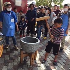 ディアーズコープいこまの周年祭でお餅つきをしました