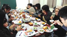 組合員のつどい共催「迎春おせち大試食会とアズマ工業(株)お掃除学習会」を開催しました