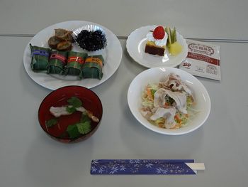 「シルクフラワーアレンジメント&楽しい試食会」を開催しました