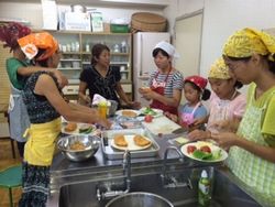 夏休み親子企画「（株）コモのクロワッサンでサンドイッチを作りましょう！」