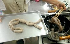 夏休み子ども企画「タケダハム（株）ウインナー作り体験教室」を開催しました