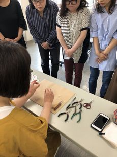 「ビーズ刺繍のペンダント作り講習会」を開催しました