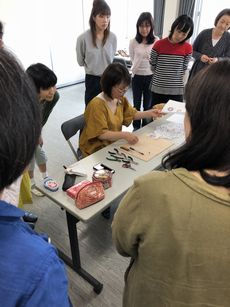 「ビーズ刺繍のペンダント作り講習会」を開催しました