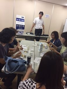 「新鮮で安心でおいしい！生協牛乳学習会」を開催しました