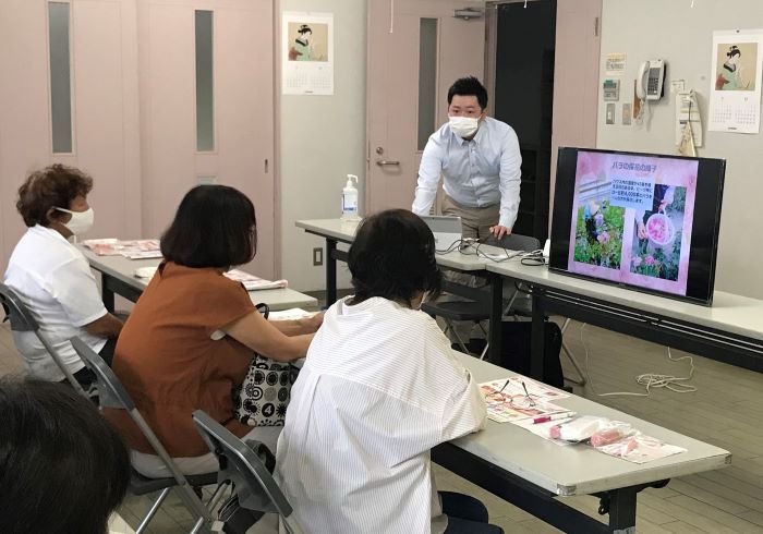斑鳩・安堵コープ委員会:“CO・OPフリーリア”シリーズでおなじみ㈱ナリス化粧品の学習会