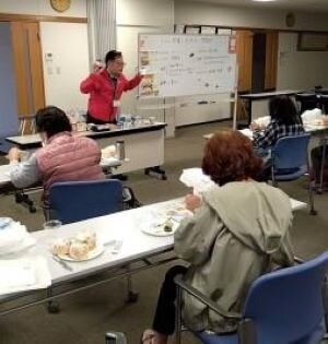 大宮コープ委員会:組合員のつどいとキッチンカーで商品学習会