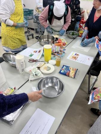 奈良西コープ委員会：ミートボールの試食学習会“アレンジ料理”を調理しました