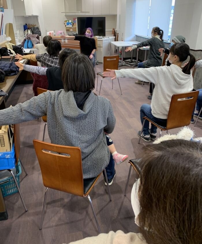 生駒西コープ委員会：椅子に座ってのヨガ講習会