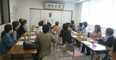 生駒東コープ委員会:㈱若草食品へ工場見学 こんにゃく作りも体験!