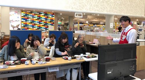 生駒東コープ委員会：ディアーズコープいこま広場で迎春商品試食学習会