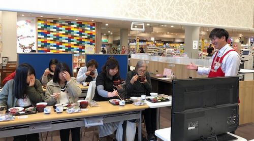 生駒東コープ委員会:ディアーズコープいこま広場で迎春商品試食学習会