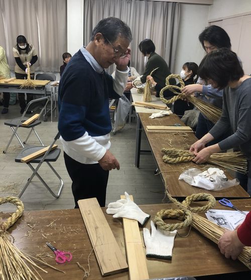 生駒北コープ委員会:組合員のつどい共催 しめ縄作りを体験
