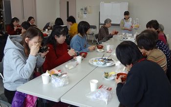 橿原北コープ委員会:和紙で作る“干支の箸置き”と楽しい試食会