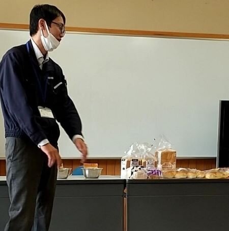 宇陀コープ委員会:組合員のつどいと巽製粉(株)フローベルのパンの学習会