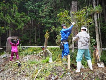 東吉野村つくばね発電所で植樹祭