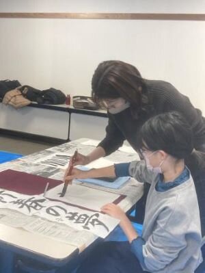 奈良東コープ委員会：冬休み子ども企画“書き初め”のための習字教室