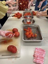 斑鳩・安堵コープ委員会：治道トマトの産地（大和郡山市）見学とケチャップ作り