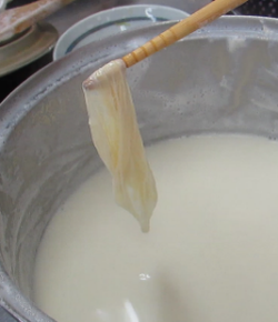 中エリア委員会:田原本コープ委員会と「豆腐作り」をしました