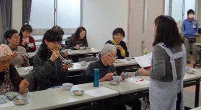 コープネット橿原北:「ならコープ国産かたぁ~い絹」の㈱椿き家の学習会