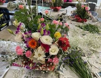 奈良西コープ委員会: 十津川農園によるフラワーアレンジメント講習会