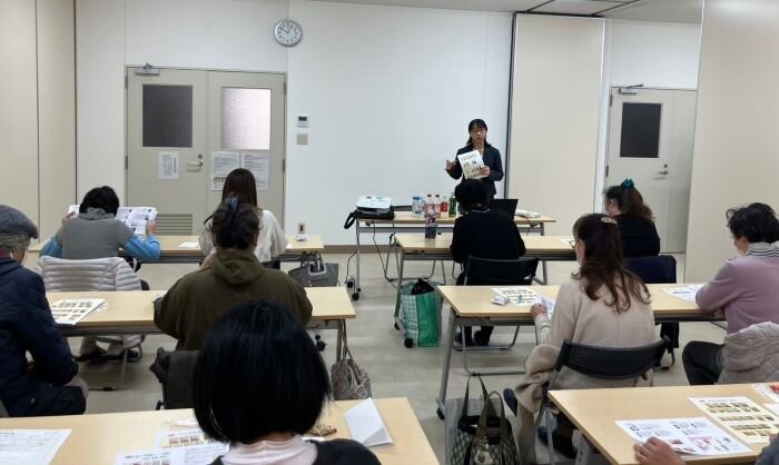 香芝西コープ委員会:ヤマモリ(株)の試食学習会 レトルトカレーの食べ比べをしました