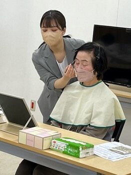 自分みがき講座C’est la vie!第3期第1回:開講式と(株)クラブコスメチックス、スキンケア学習会を開催しました