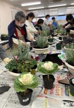 ならやまコープ委員会：(株)サングリーン企画による“寄せ植え講習会”