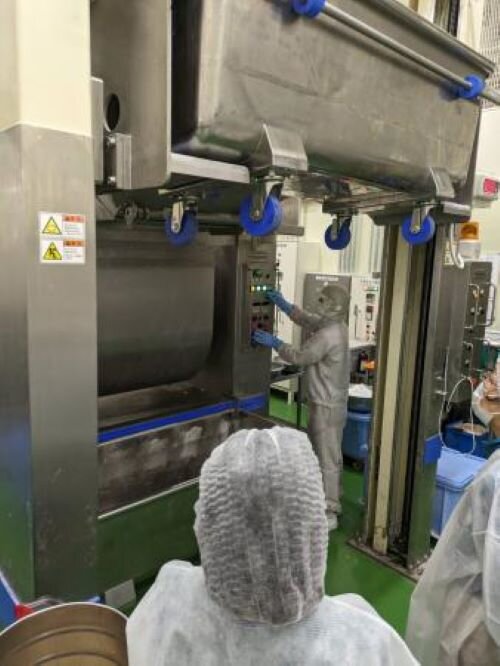 葛城コープ委員会: フローベルのパンの工場を見学しました