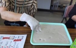 西大和コープ委員会:(株)若草食品の工場見学とこんにゃく作り体験