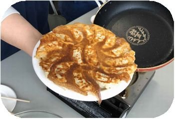 橿原南コープ委員会:イートアンド(株)学習会で羽根つき餃子を焼きました!