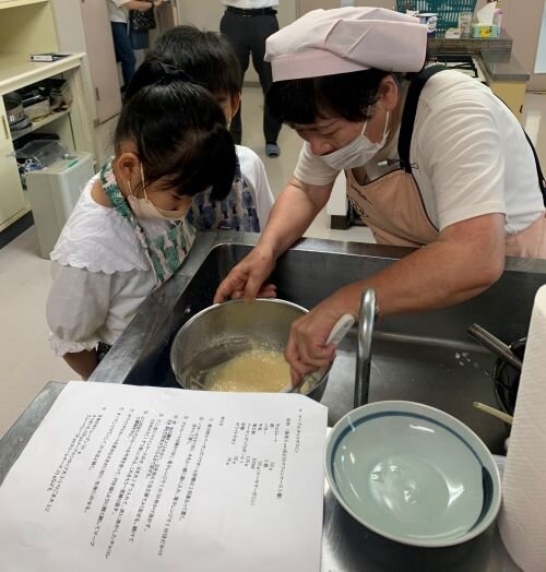 王寺コープ委員会：夏休み親子料理教室を開きました