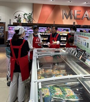 西大和コープ委員会：組合員ひろばで“コープ商品試食会”