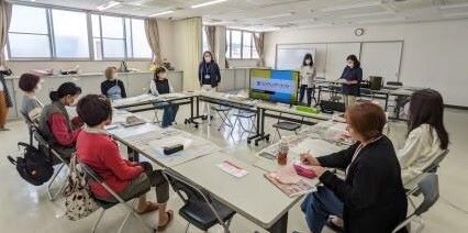 斑鳩・安堵コープ委員会:“蜜ろうラップ”作りと環境エネルギーの学習会