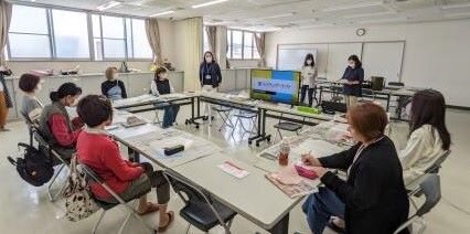 斑鳩・安堵コープ委員会：“蜜ろうラップ”作りと環境エネルギーの学習会