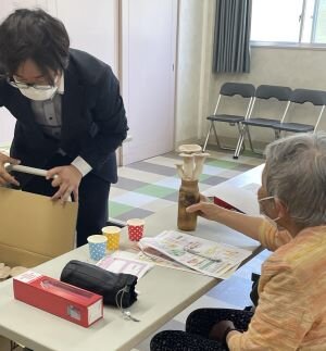 王寺コープ委員会:ホクト(株)の学習会 きのこのもぎとり体験もしました