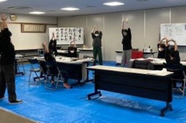 奈良東コープ委員会:冬休み子ども企画“書き初め”のための習字教室