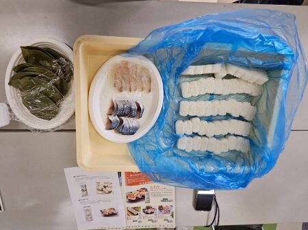 斑鳩・安堵コープ委員会：柿の葉ずしの葉巻き体験とくずもち作り