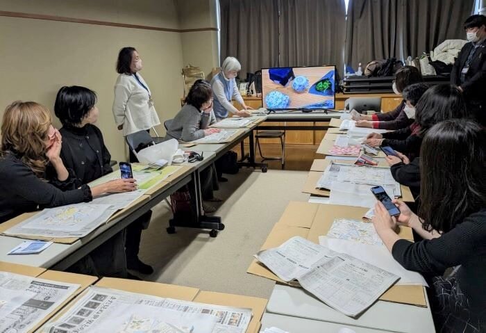 郡山東コープ委員会:“蜜ろうラップ”作りと紙芝居で環境の学習会